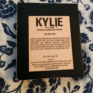 Kylie Jenner Illuminating powder
